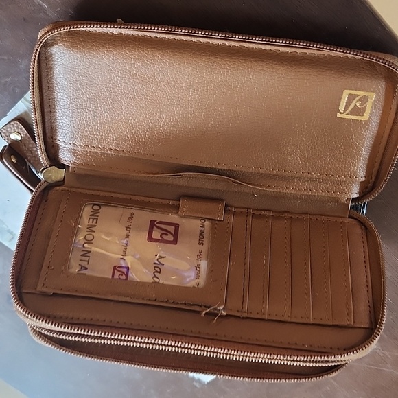 Black Mountain Wallet - Picture 5 of 9